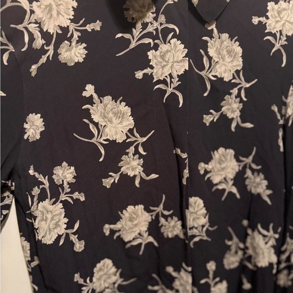 Vintage 90s Jones New York Black and Cream Floral Button Down Blouse - Picture 4 of 8